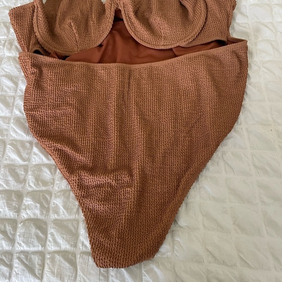 Prettylittlething plus mocha textured cutout swimsuit - Picture 5 of 11